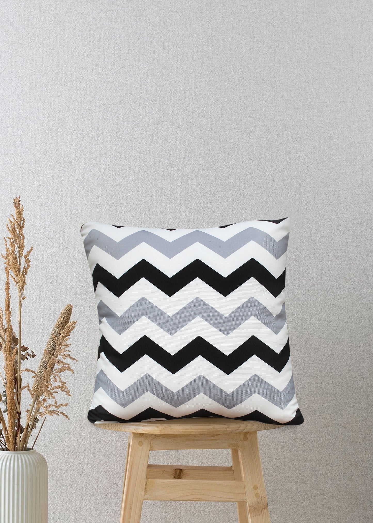 Zigzag Pulse – Give Your Minimalist Space a Bold Black & White Edge (17x17 inches)